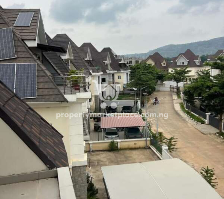 5 bedroom detached duplex with a room boys quarters