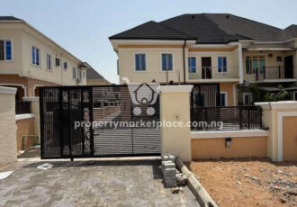4 bedroom semi-detached duplex with a room Bq