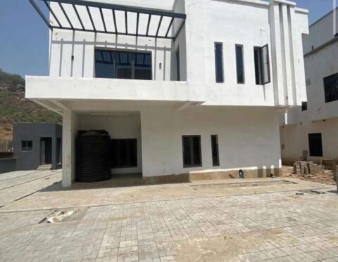 5 bedroom detached duplex in a nice, serene and secured estate
