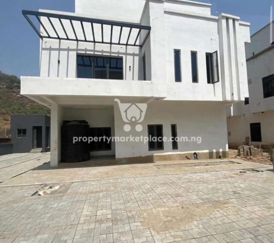 5 bedroom detached duplex in a nice, serene and secured estate