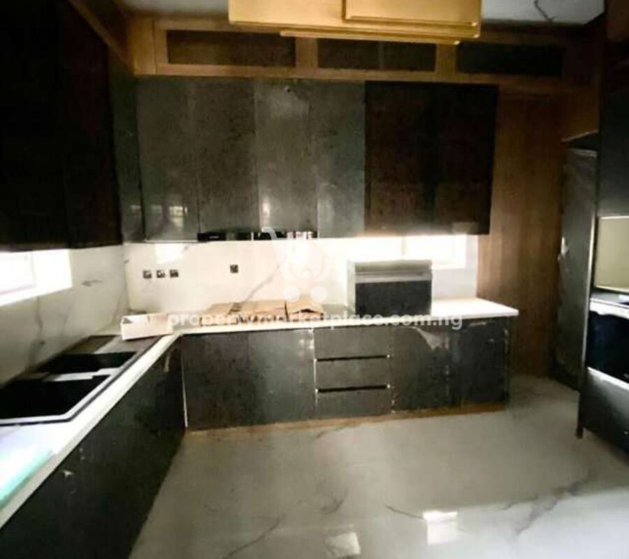 5 bedroom detached duplex in a nice, serene and secured estate
