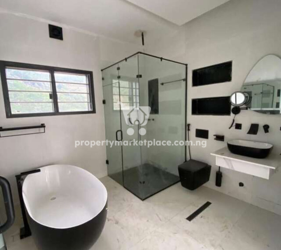 5 bedroom detached duplex in a nice, serene and secured estate