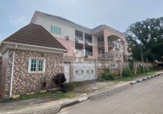 Massive 13 bedroom house on 1000 sqm land