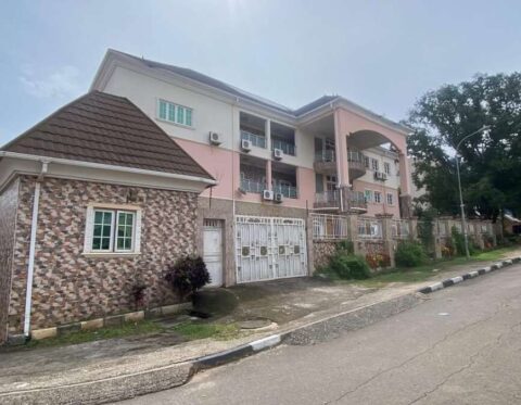 Massive 13 bedroom house on 1000 sqm land