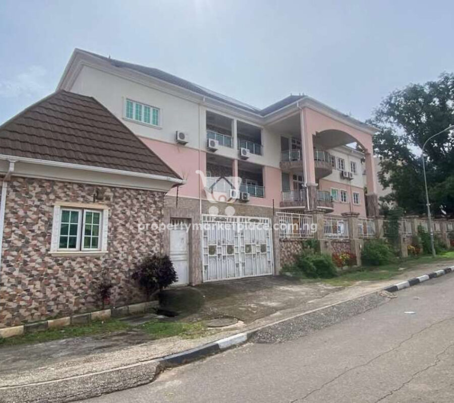Massive 13 bedroom house on 1000 sqm land