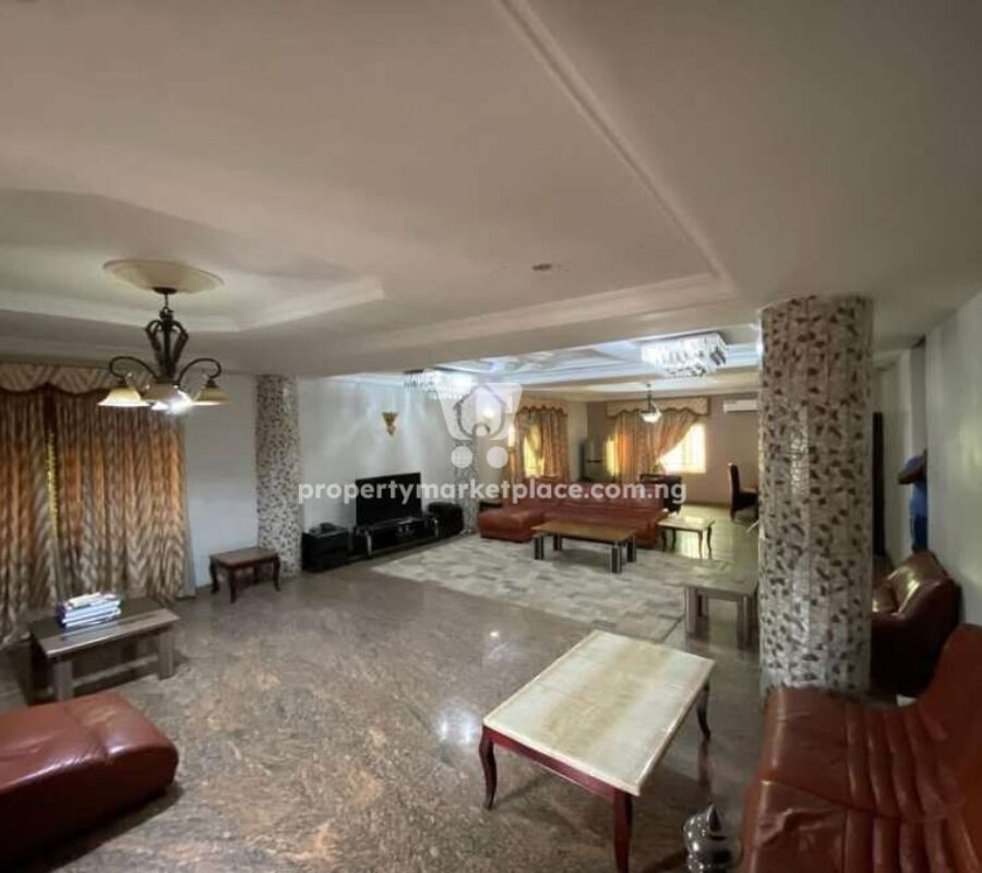 Massive 13 bedroom house on 1000 sqm land
