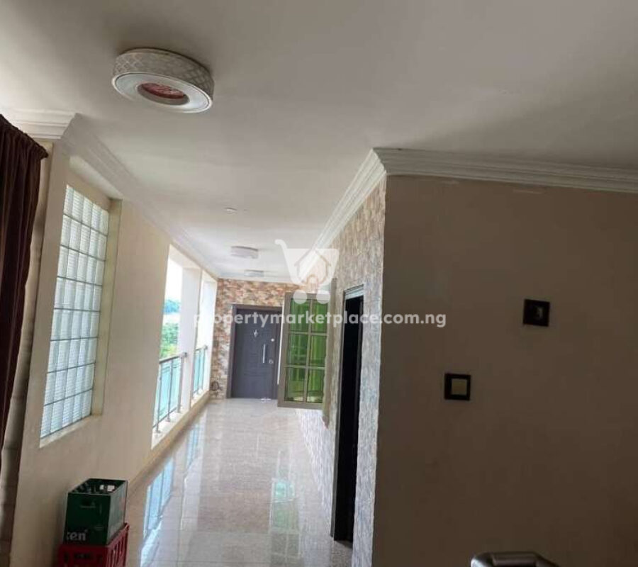 Massive 13 bedroom house on 1000 sqm land