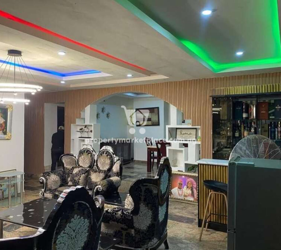 Massive 13 bedroom house on 1000 sqm land
