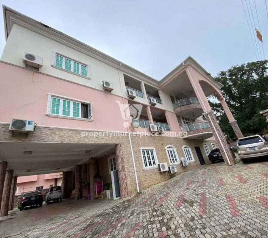 Massive 13 bedroom house on 1000 sqm land