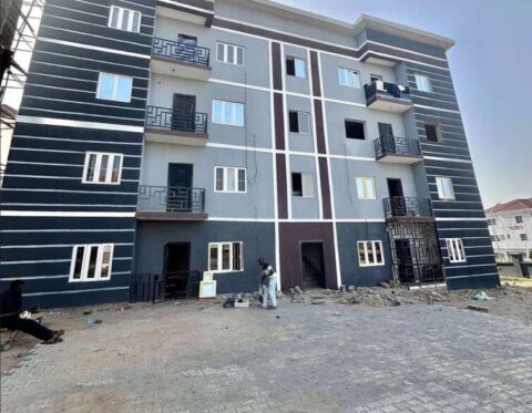 Spacious 3 bedroom flat in a nice area with tarred roads