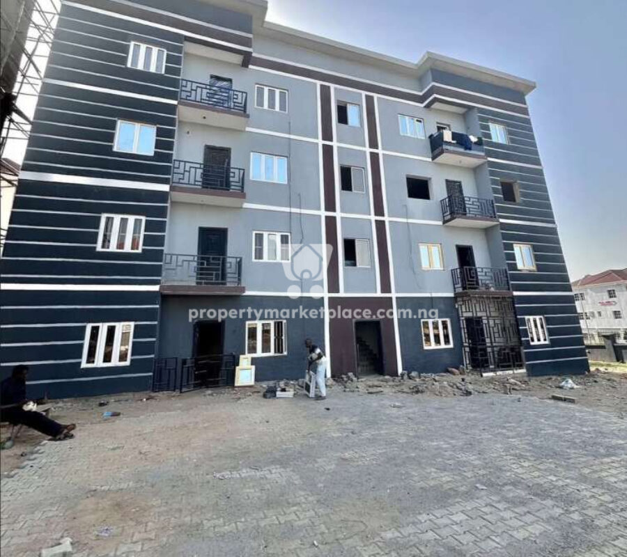 Spacious 3 bedroom flat in a nice area with tarred roads