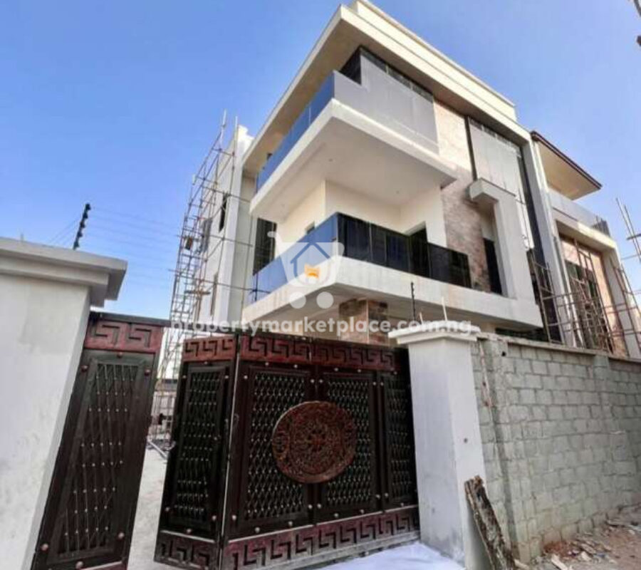 Spacious 5 bedroom detached duplex with 2 rooms Bq