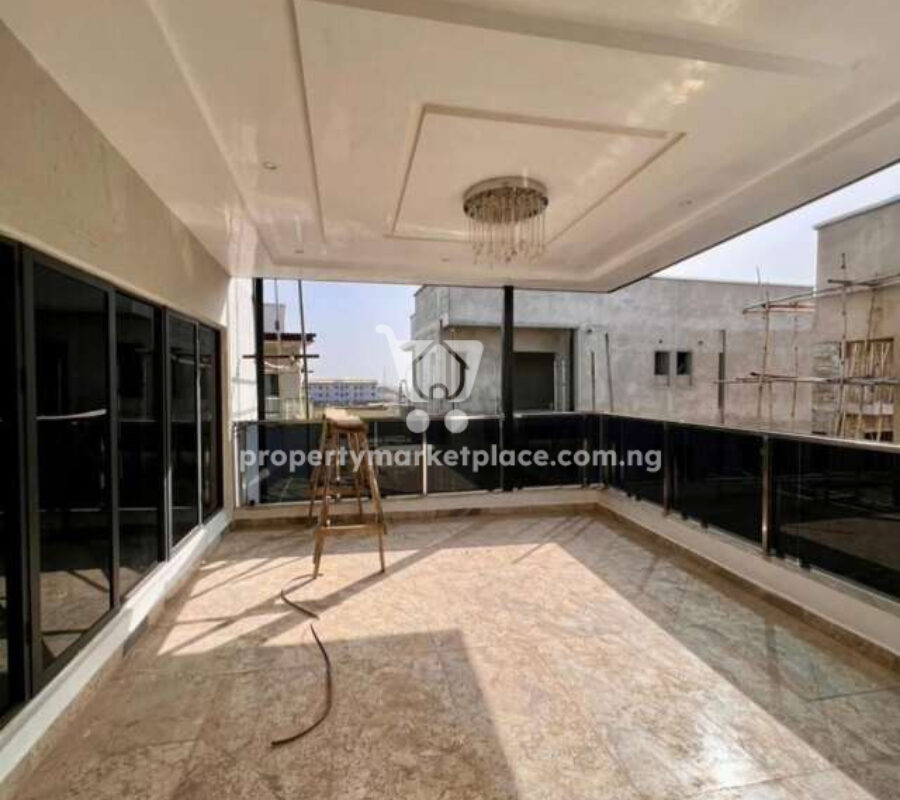 Spacious 5 bedroom detached duplex with 2 rooms Bq