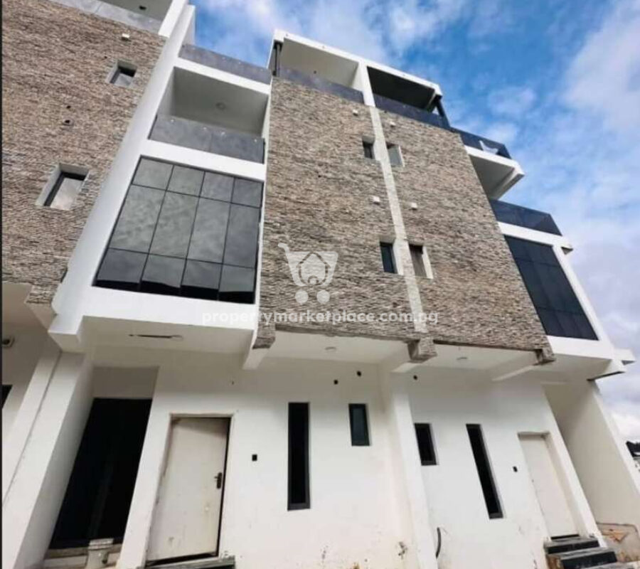 Spacious 4 bedroom terrace duplex with open rooftop