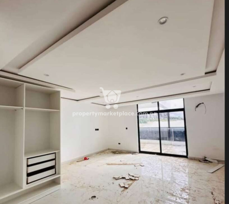 Spacious 4 bedroom terrace duplex with open rooftop