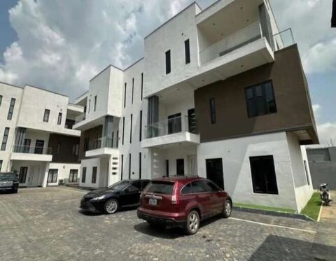 Luxury 5 bedroom semi-detached duplex with a room Bq