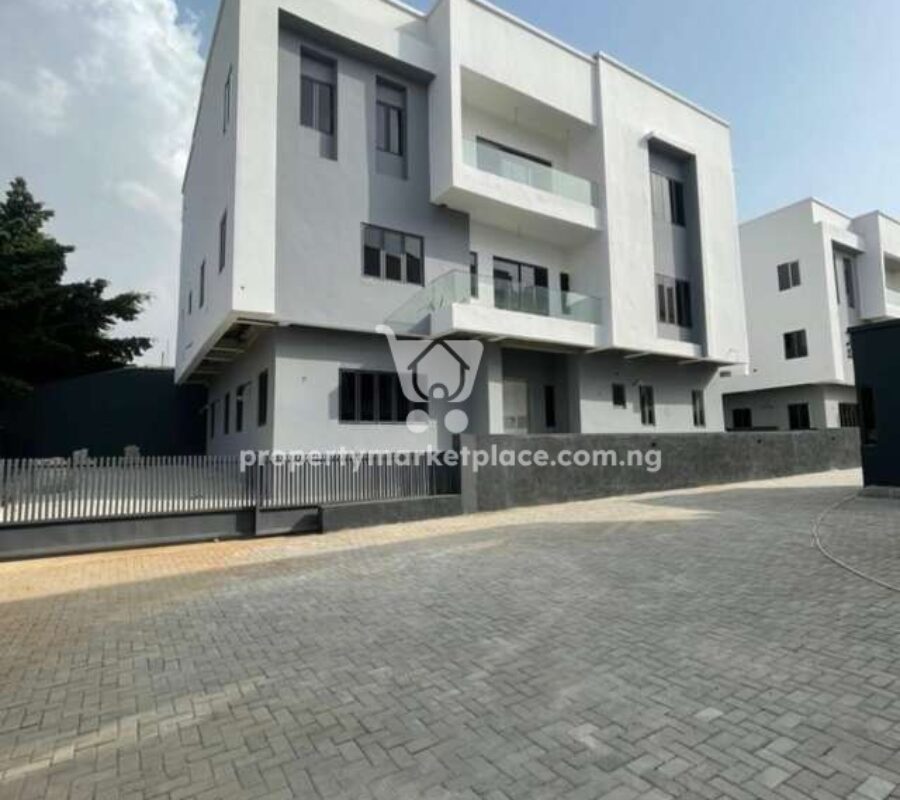6 bedroom detached duplex with penthouse and swimming pool