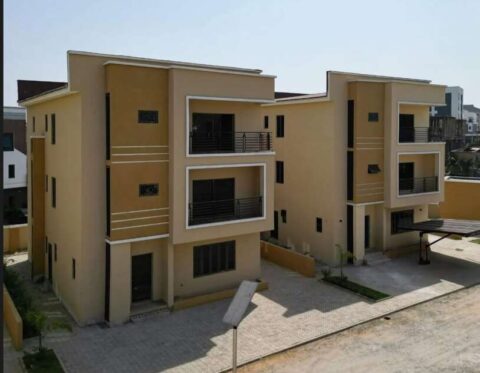 5 bedroom detached duplex with a room boys quarters