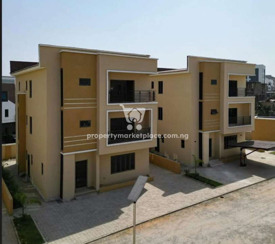 5 bedroom detached duplex with a room boys quarters