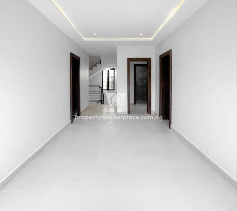 5 bedroom detached duplex with a room boys quarters