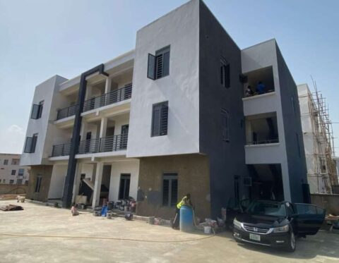 Spacious 3 bedroom flat in a nice area