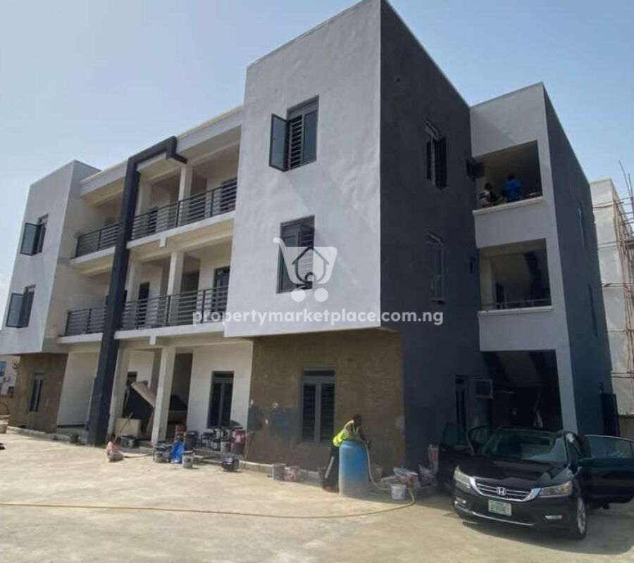 Spacious 3 bedroom flat in a nice area