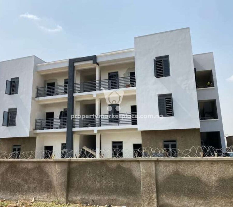 Spacious 3 bedroom flat in a nice area
