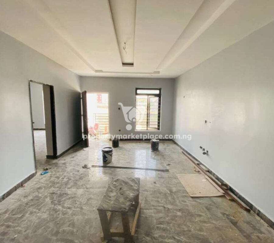 Spacious 3 bedroom flat in a nice area