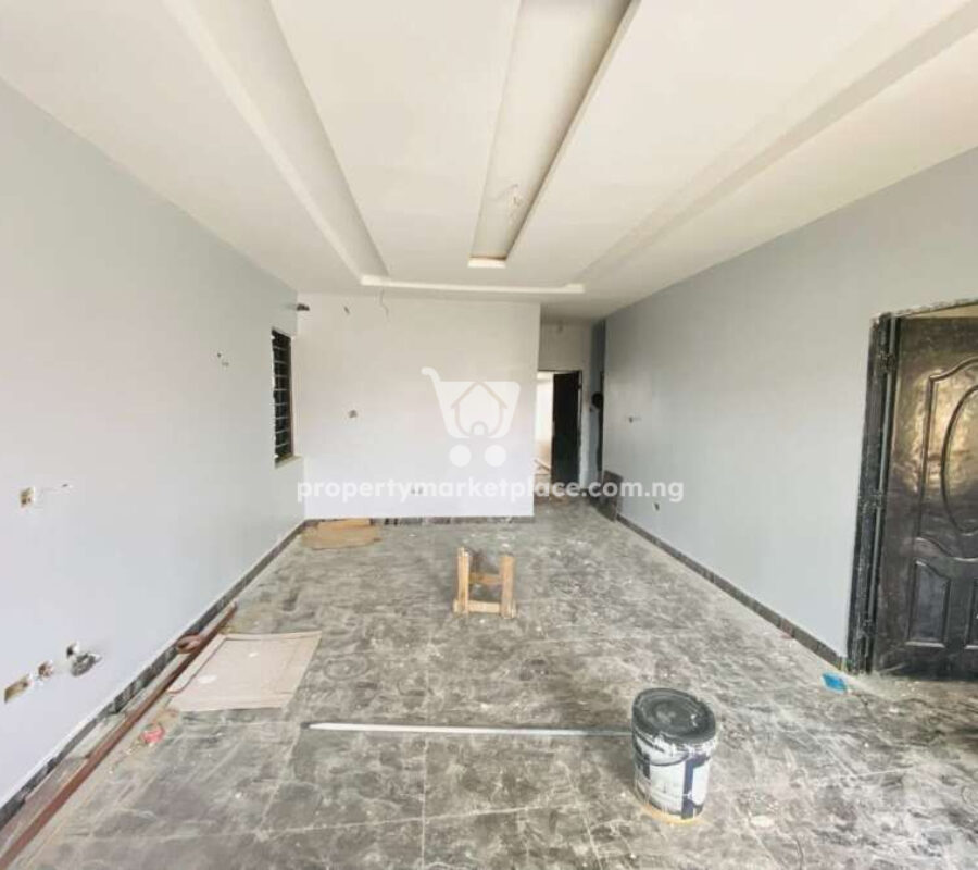 Spacious 3 bedroom flat in a nice area