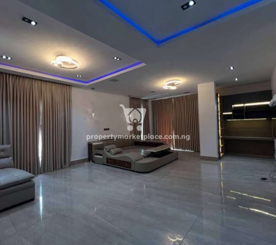5 bedroom detached duplex with smart home features