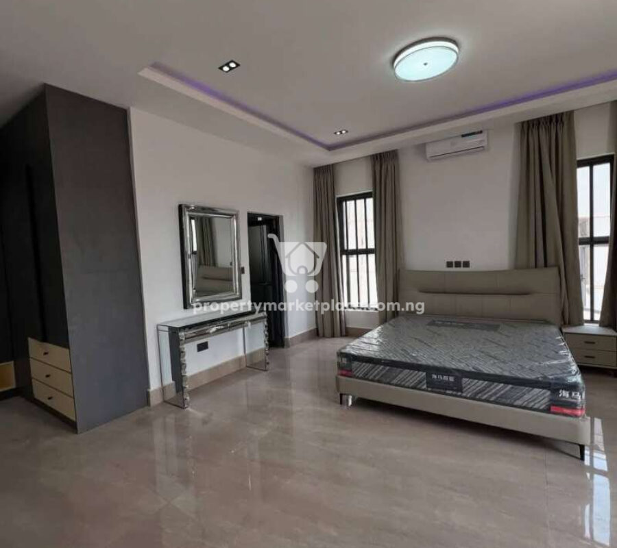 5 bedroom detached duplex with smart home features