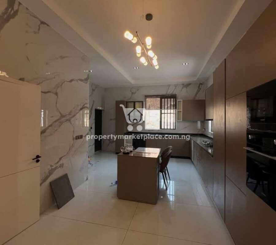5 bedroom detached duplex with smart home features