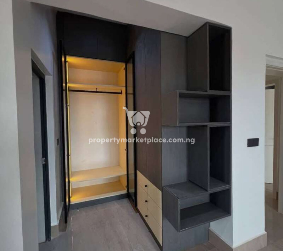 5 bedroom detached duplex with smart home features