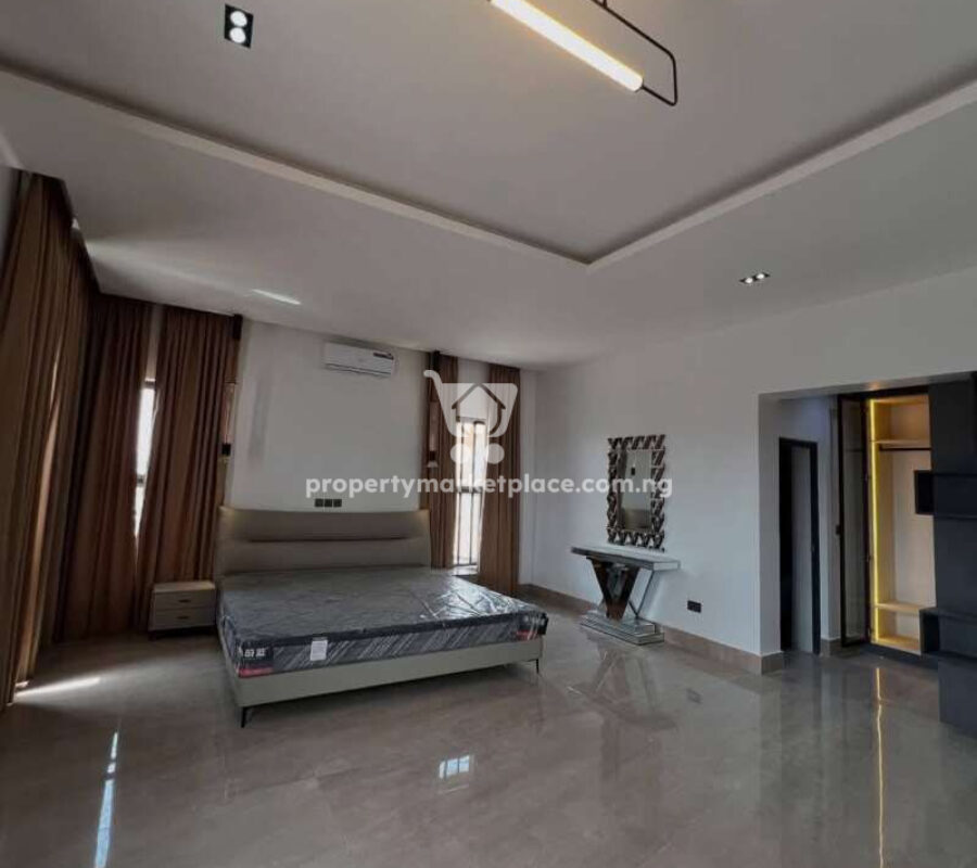 5 bedroom detached duplex with smart home features