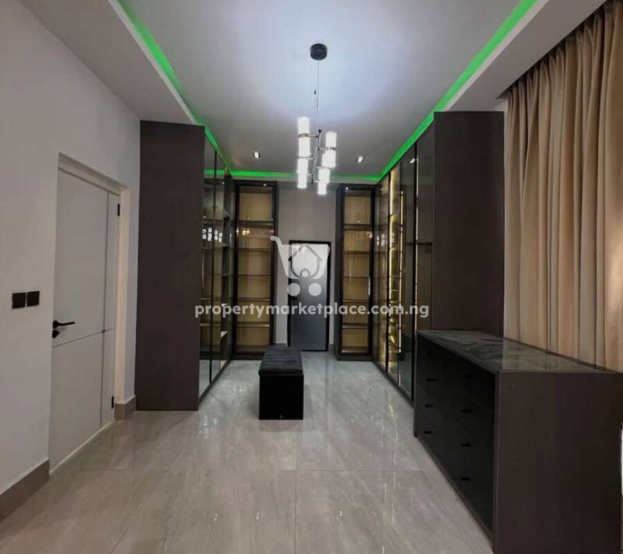 5 bedroom detached duplex with smart home features
