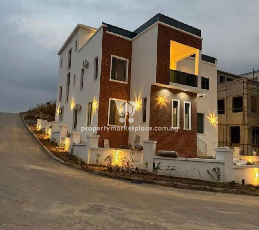 5 bedroom detached duplex with smart home features