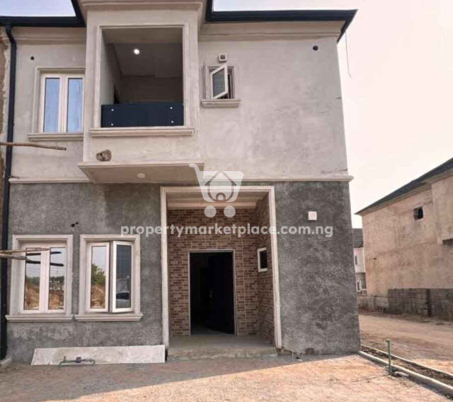 Nicely finished and spacious 3 bedroom terrace duplex in an estate