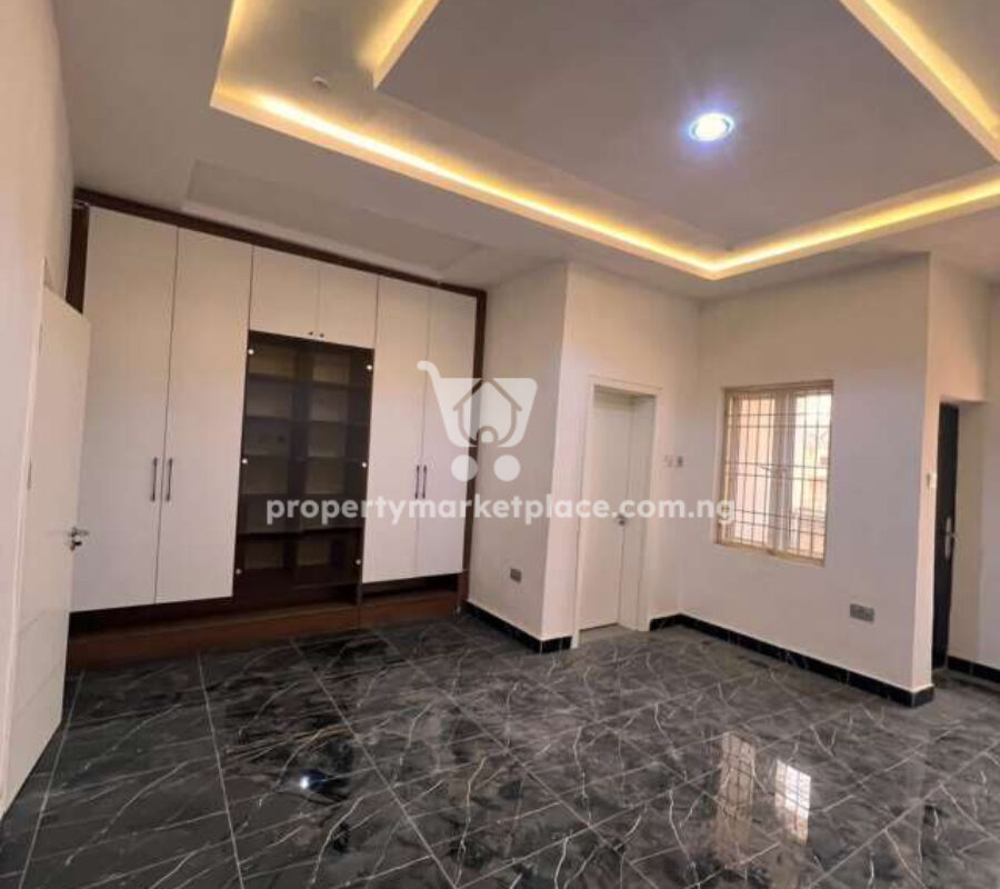 Nicely finished and spacious 3 bedroom terrace duplex in an estate