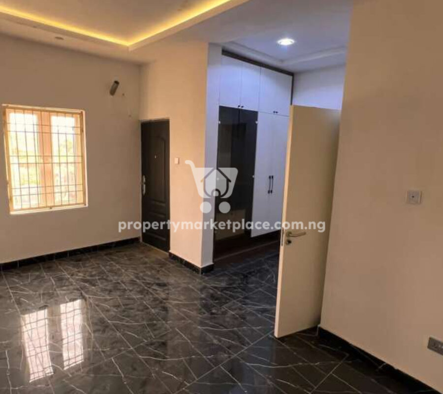 Nicely finished and spacious 3 bedroom terrace duplex in an estate