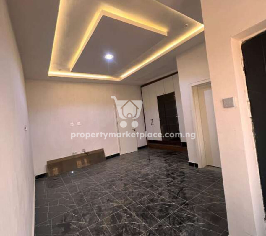 Nicely finished and spacious 3 bedroom terrace duplex in an estate