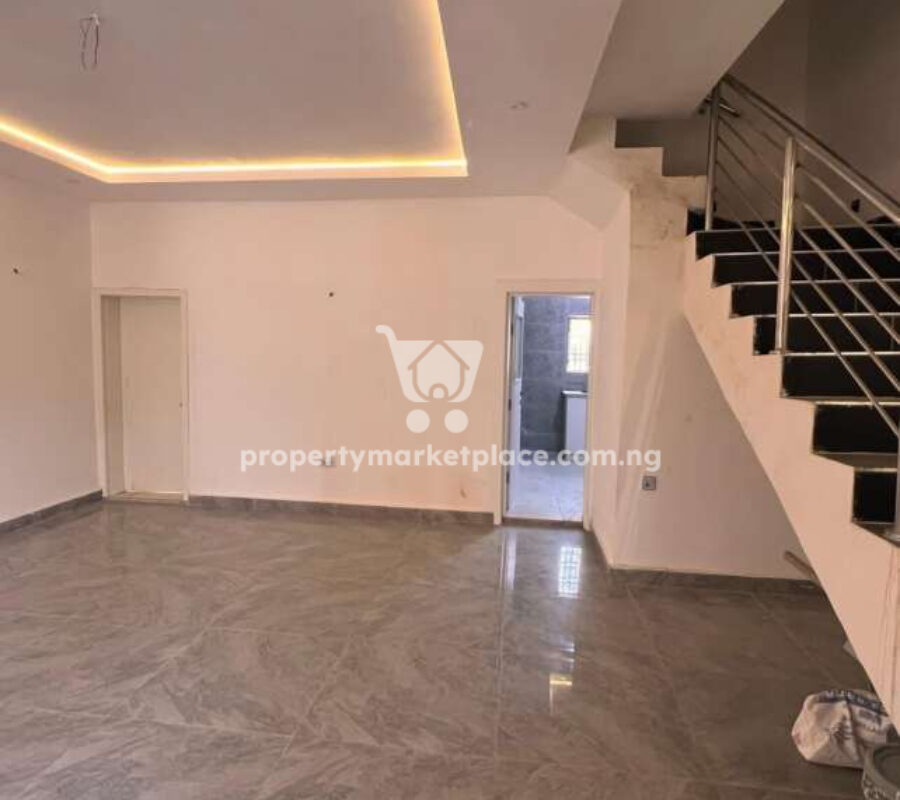 Nicely finished and spacious 3 bedroom terrace duplex in an estate