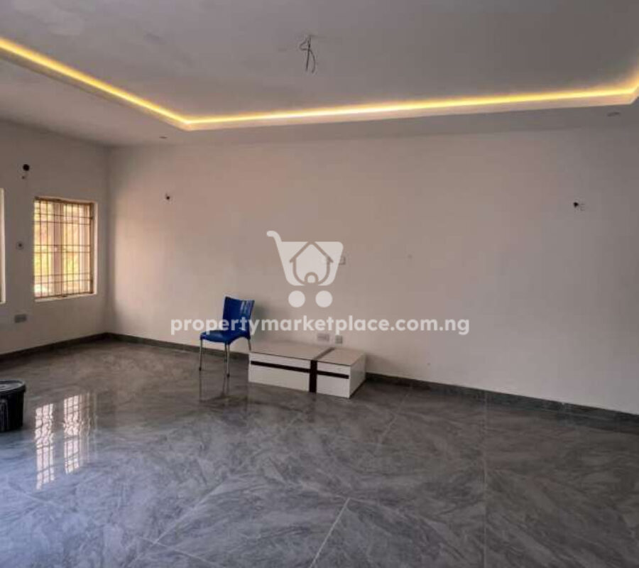 Nicely finished and spacious 3 bedroom terrace duplex in an estate