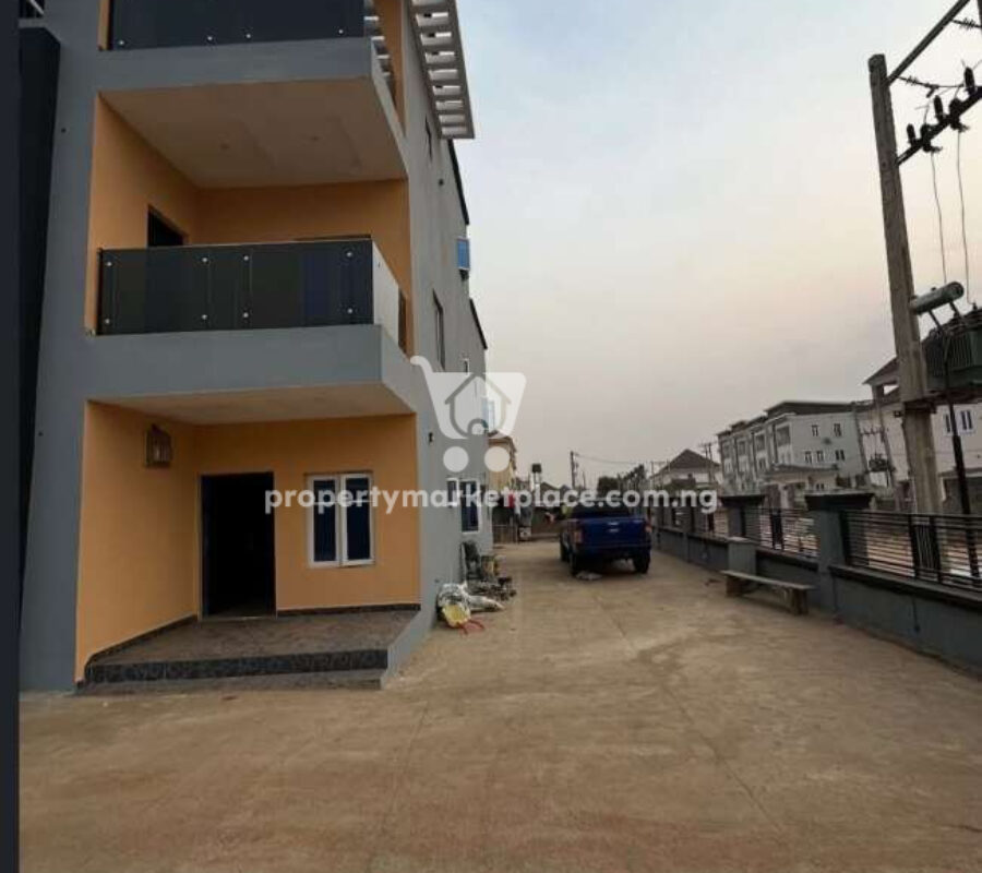 Spacious 4 bedroom terrace duplex with Bq (corner unit)