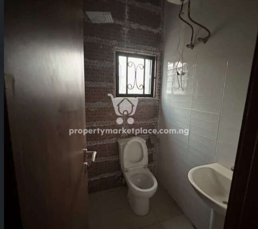 Spacious 4 bedroom terrace duplex with Bq (corner unit)