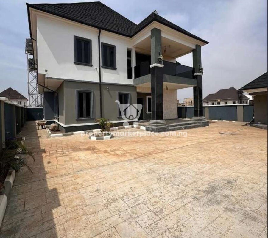 Nicely finished 5 bedroom detached duplex with a room Bq