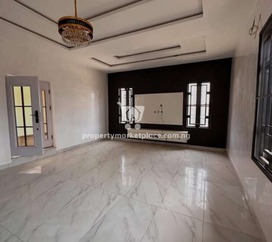 Nicely finished 5 bedroom detached duplex with a room Bq