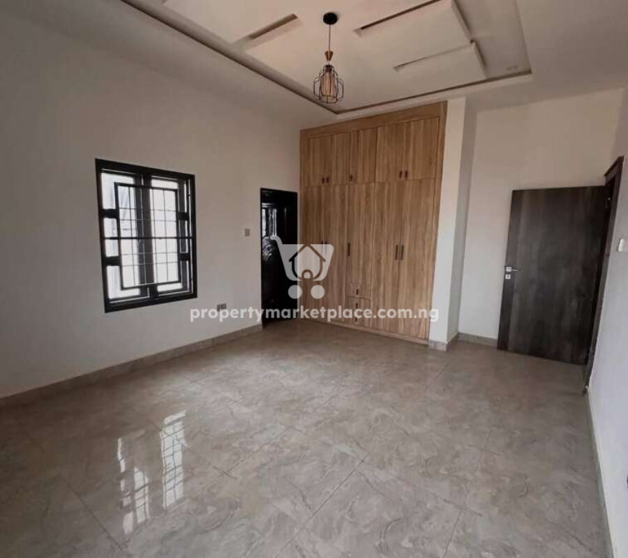 Nicely finished 5 bedroom detached duplex with a room Bq