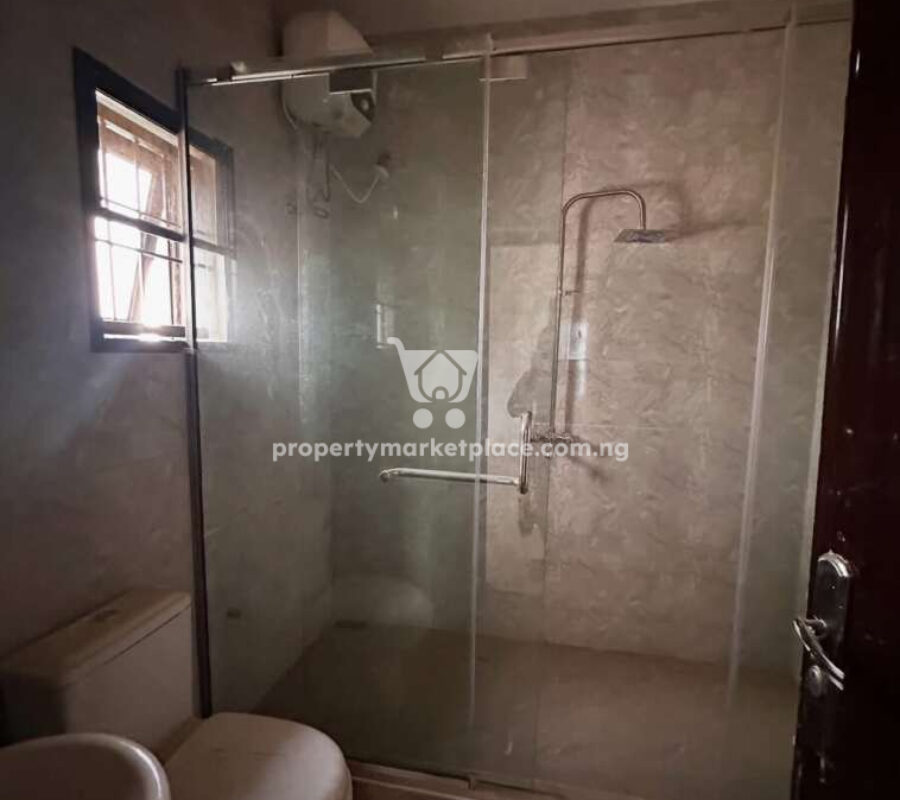 Nicely finished 5 bedroom detached duplex with a room Bq