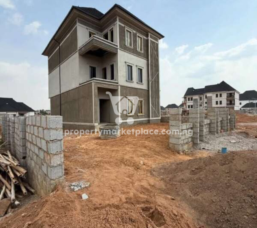 Solidly built 4 bedroom detached duplex with a room Bq