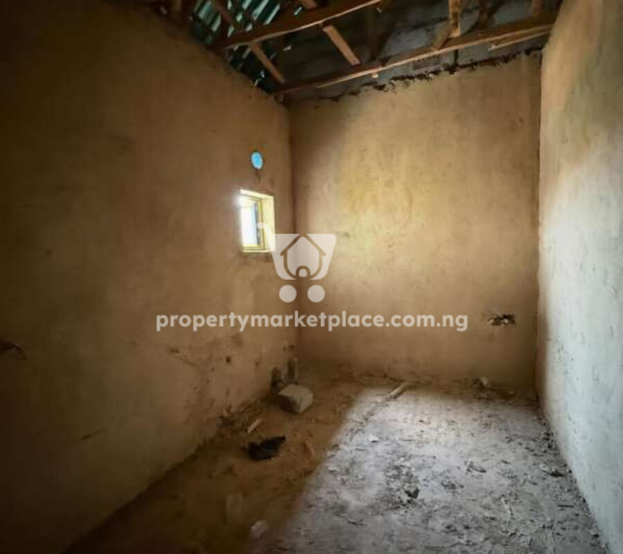Solidly built 4 bedroom detached duplex with a room Bq